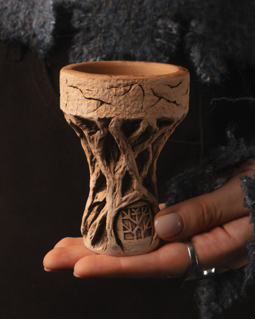 Forest Bowl Roots — Cazoleta Artesanal Rusa Barro 1200°C